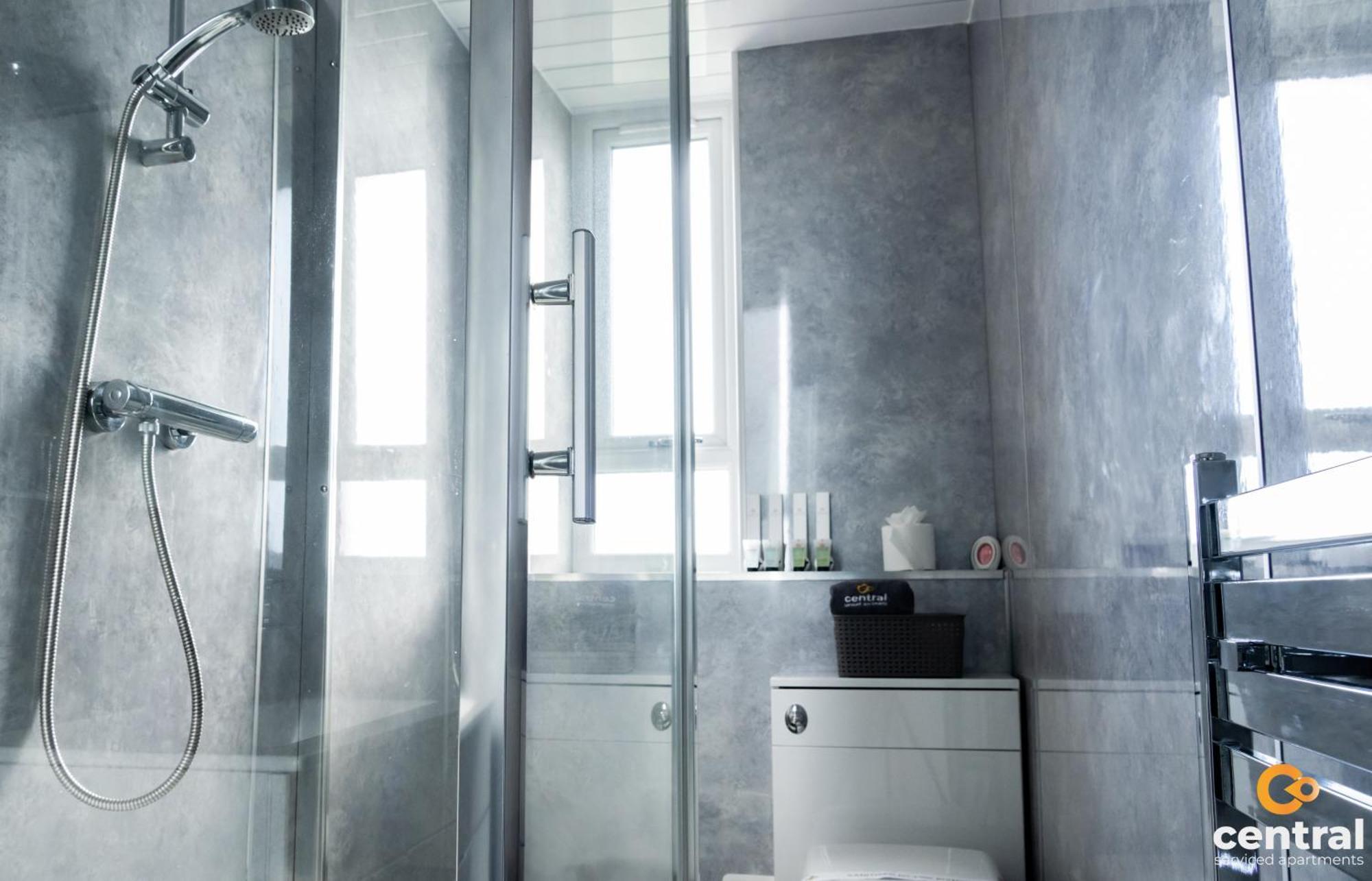 Central Serviced Apartments - 2 Bedroom - Free Street Parking - Fast Wifi - Smart Tvs In All Rooms - Ground Level - Family Neighbourhood - 3 X Double Beds - Heating 24-7 - Trade Stays - Weekly & Monthly Offers 邓迪 外观 照片